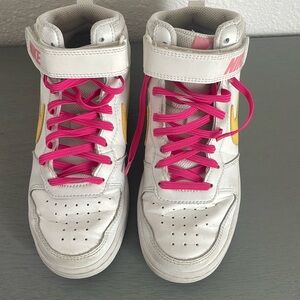 Nike youth size 4 summit white/pink